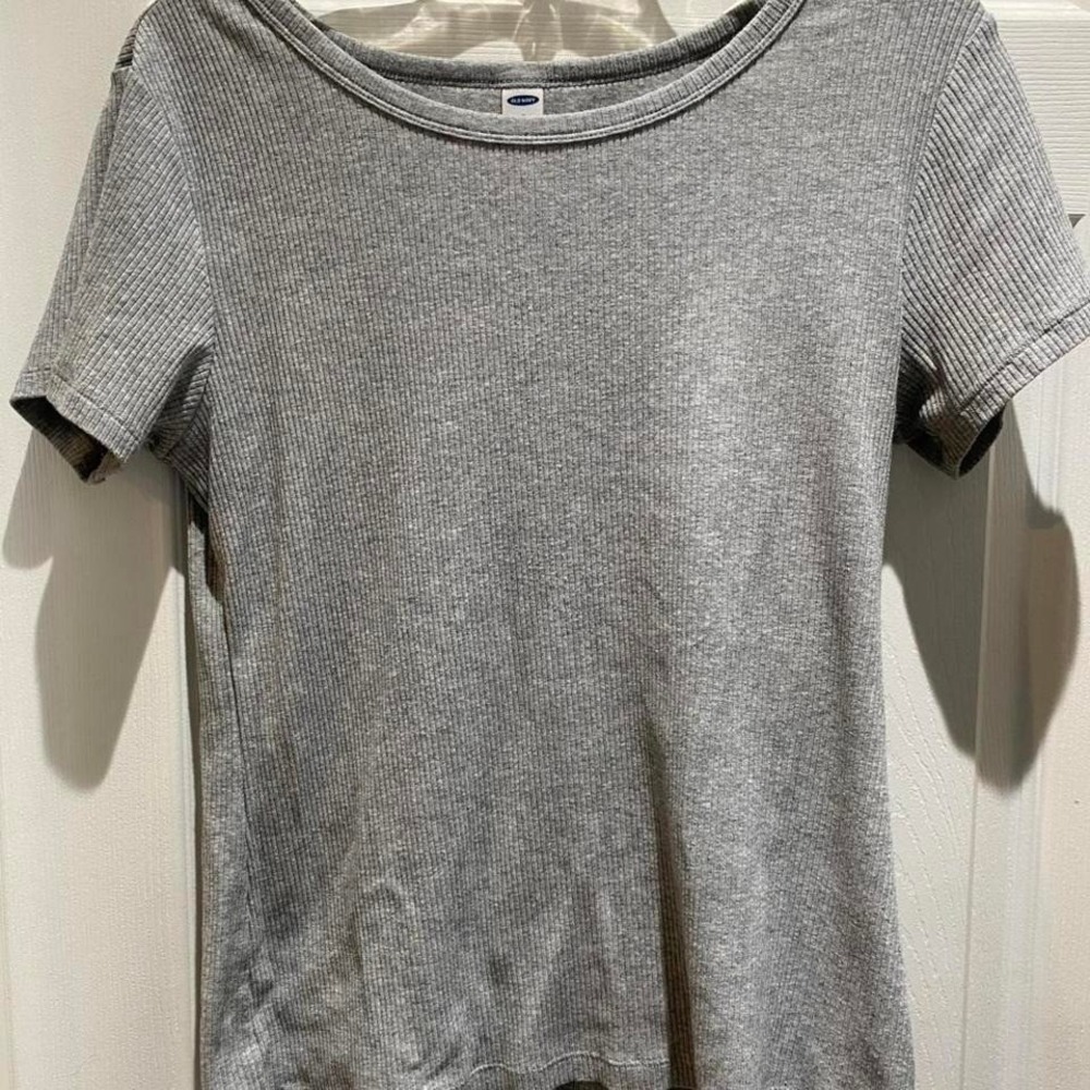 Old Navy grey tee shirt Size M